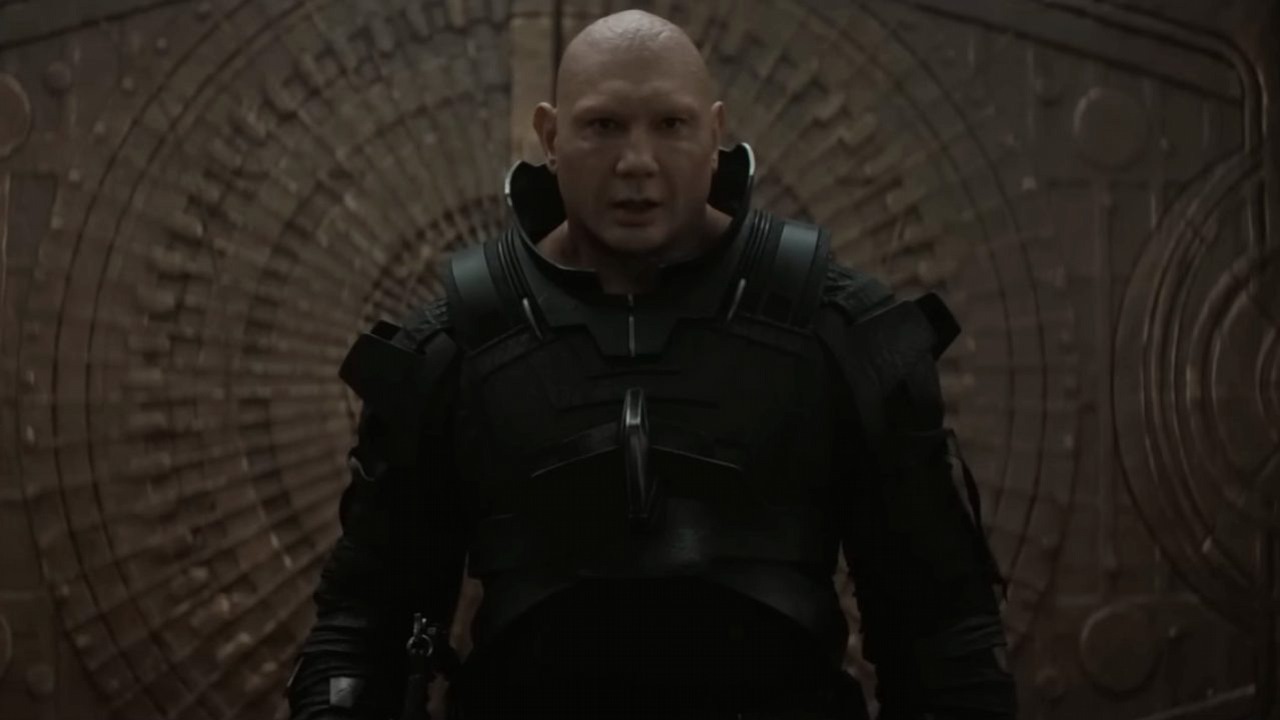 Zdaniem Dave'a Bautisty Diuna 2 jest pod każdym względem lepsza od pierwszego filmu, źródło grafiki: Diuna; reż. Denis Villeneuve; Warner Bros.; 2021.