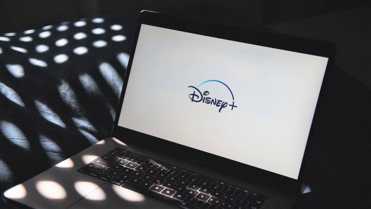 Disney Plus stracił ogromną liczbę subskrybentów w krótkim czasie, źródło grafiki: Thibault Penin; Unsplash.com; 2022.