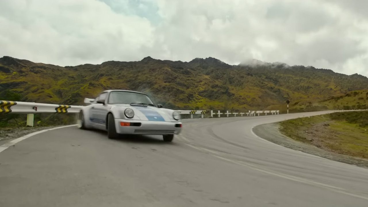 Zwiastun Transformers: Rise of the Beasts przedstawia Autobota w formie Porsche 911, źródło grafiki: Transformers: Rise of the Beasts; reż. Steven Caple Jr.; Paramount Pictures; 2023.