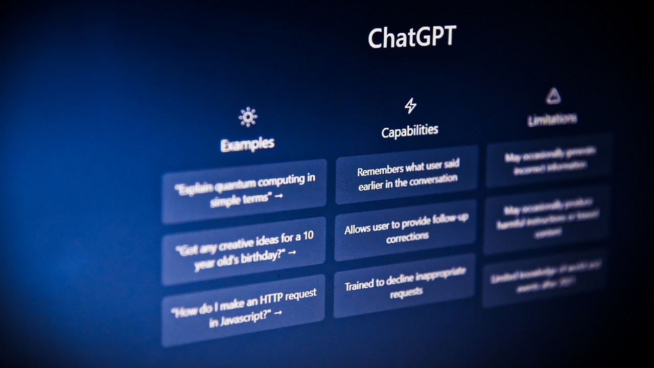 ChatGPT coraz częściej pomaga oszukiwać na egzaminach, źródło grafiki: Unsplash | Om siva Prakash.