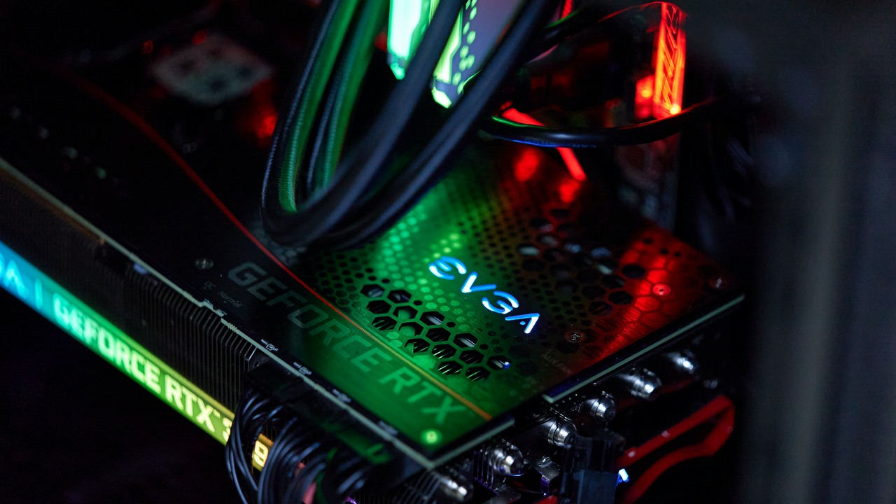 RTX 4060 nie wygląda dobrze - 8 GB pamięci i mniej rdzeni CUDA, źródło grafiki: Unsplash / Jose Ortega Castro.