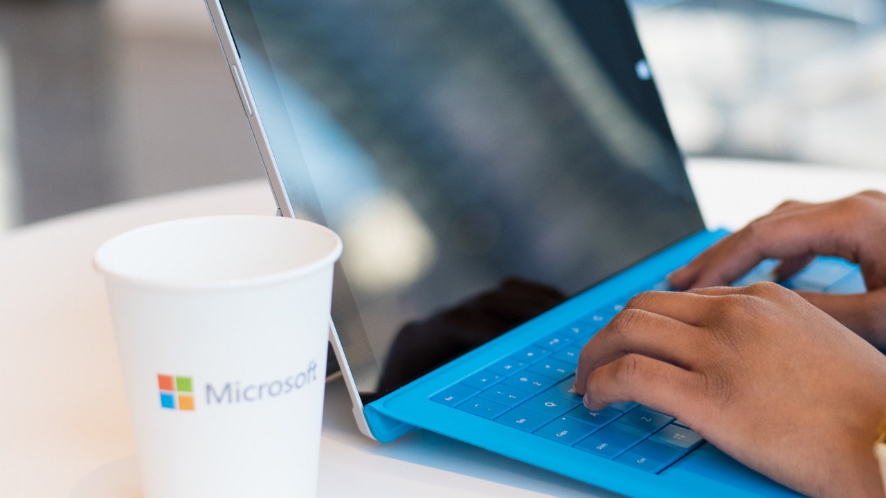 Windows 11 przypomni Ci, że masz zbyt stary komputer, źródło grafiki: wocintechchat / Unsplash.
