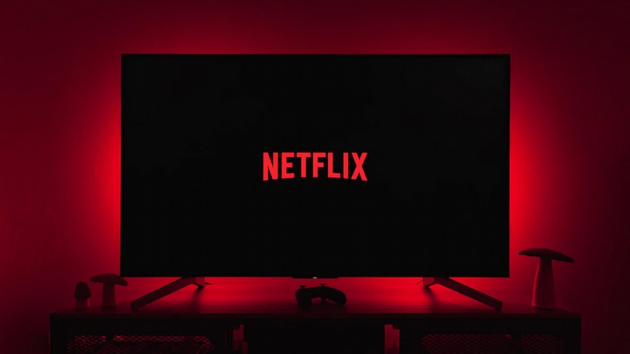 Netflix chwieje się na pozycji lidera, wkrótce może ją stracić, źródło grafiki: Thibault Penin; Unsplash.com; 2022.
