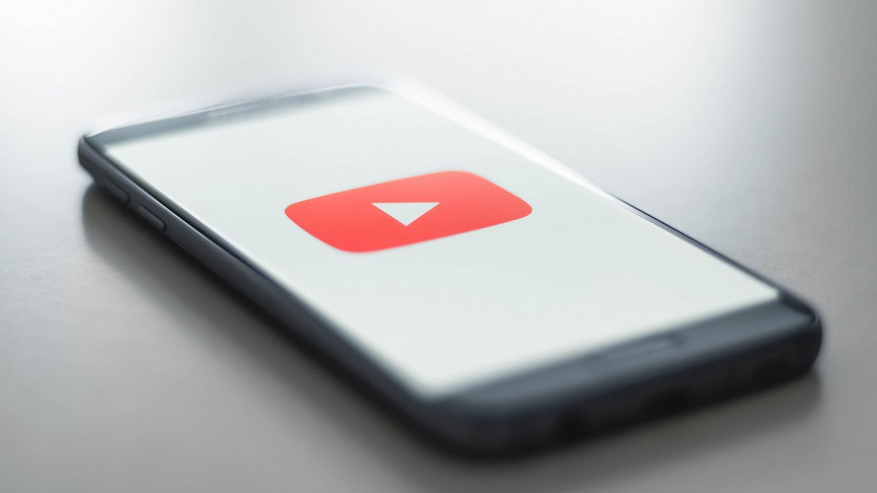 YouTube ma apetyt na więcej kasy, lepsza jakość może trafić za paywall, źródło grafiki: Unsplash | Christian Wiediger.