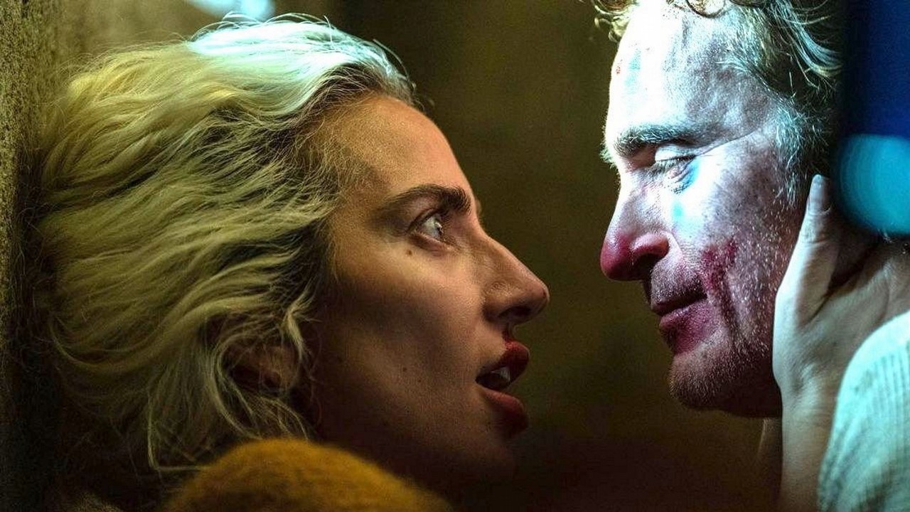 Harley Quinn inna niż do tej pory? Nowa kreacja Lady Gagi w Jokerze 2, źródło grafiki: Joker: Folie a Deux; reż. Todd Philips; Warner Bros. Pictures; 2023.