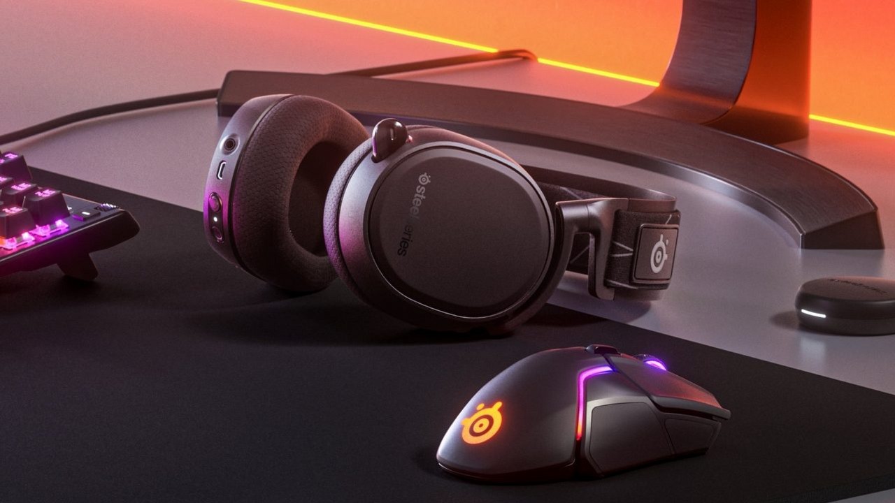 Słuchawki SteelSeries Arctis 9 w atrakcyjnej promocji RTV Euro AGD, źródło grafiki: SteelSeries; materiały promocyjne.