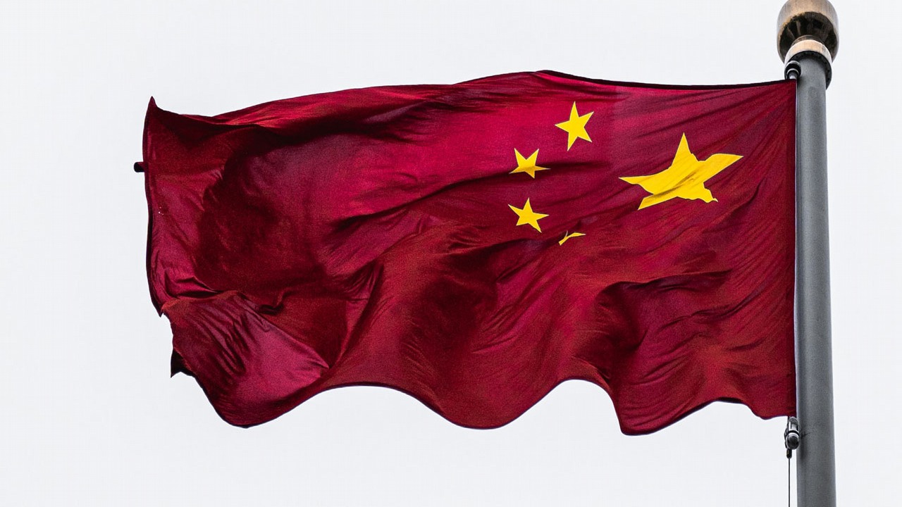 Pełne magazyny maszyn - Chiny szykują się na więcej sankcji, źródło grafiki: Unsplash | Alejandro Luengo.