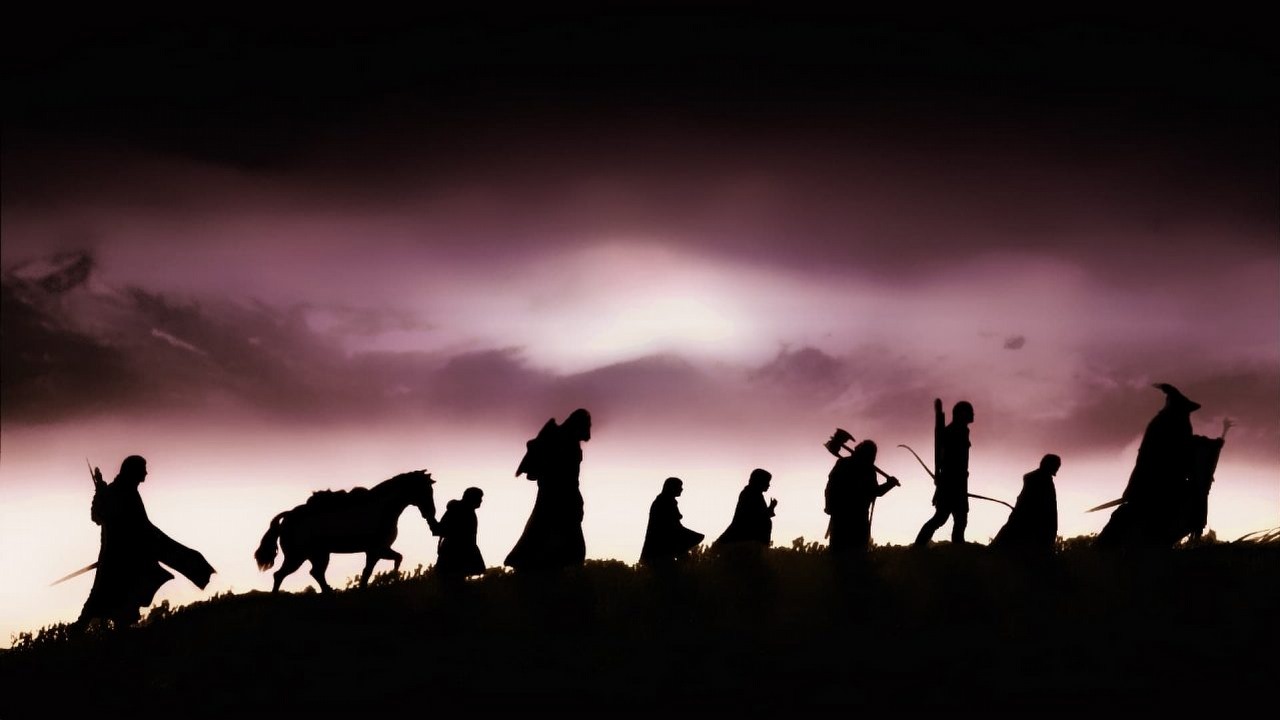 Władca Pierścieni z uniwersum jak Star Wars? Fani nie są przekonani do tego pomysłu, źródło grafiki: Władca Pierścieni: Drużyna Pierścienia; reż. Peter Jackson; New Line Cinema; 2001.