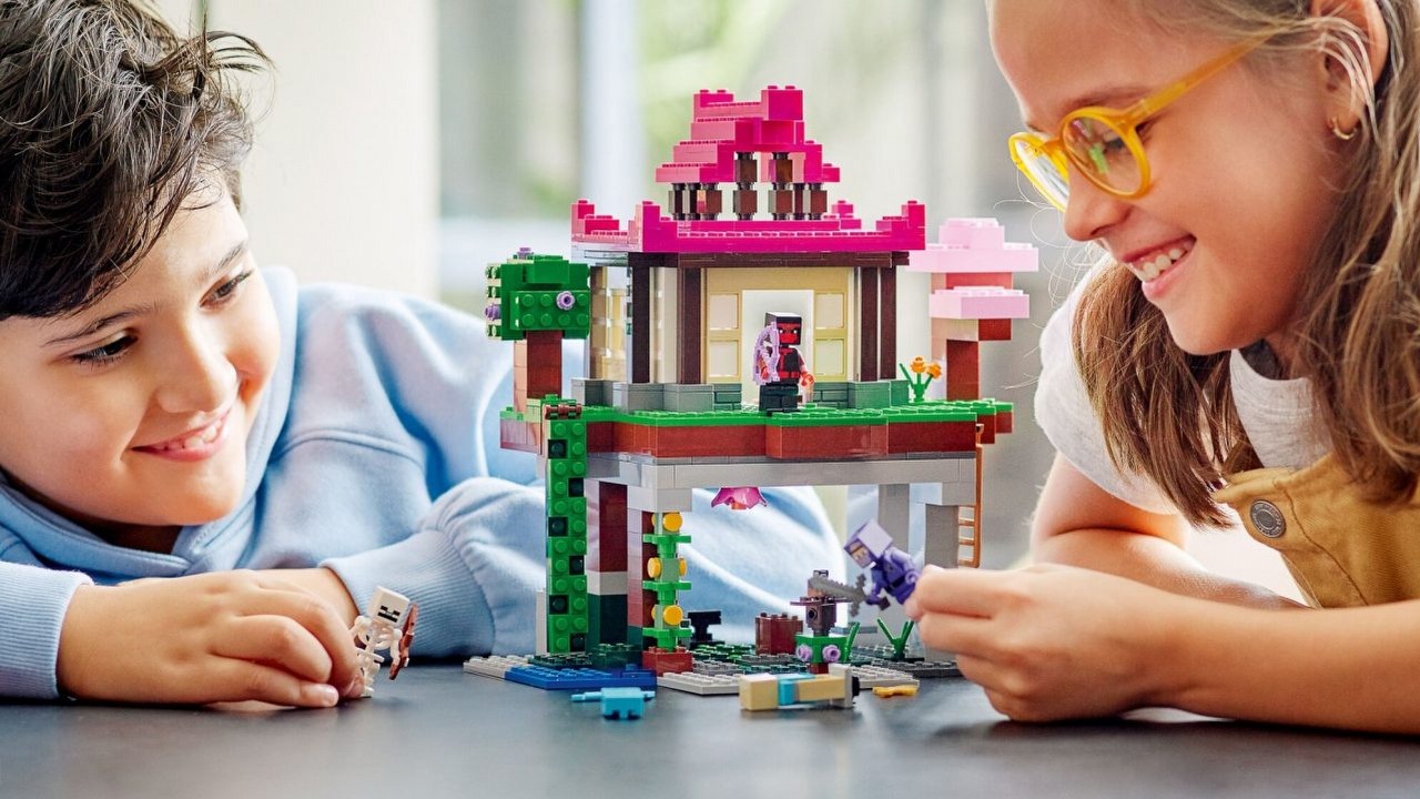LEGO Minecraft w okazyjnych cenach w Rabatomanii Media Expert, źródło grafiki: LEGO; materiały promocyjne.