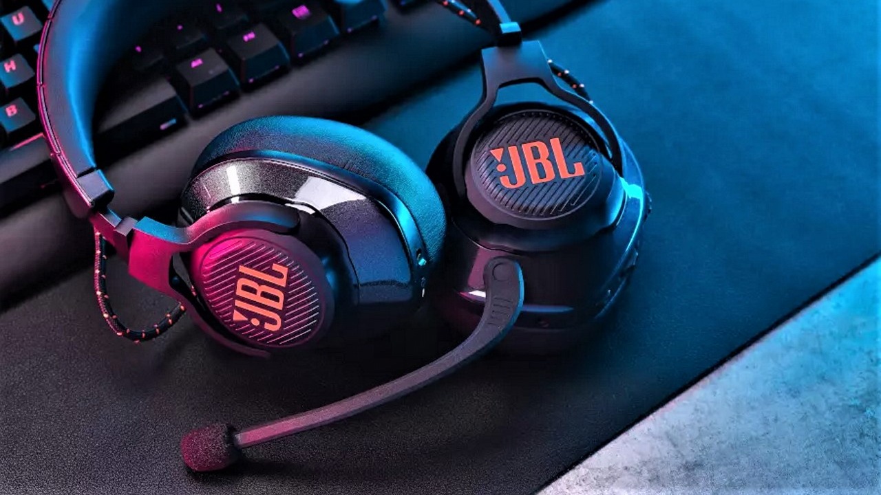 Słuchawki bezprzewodowe JBL w Cenomanii RTV Euro AGD, źródło grafiki: JBL, grafika promocyjna.