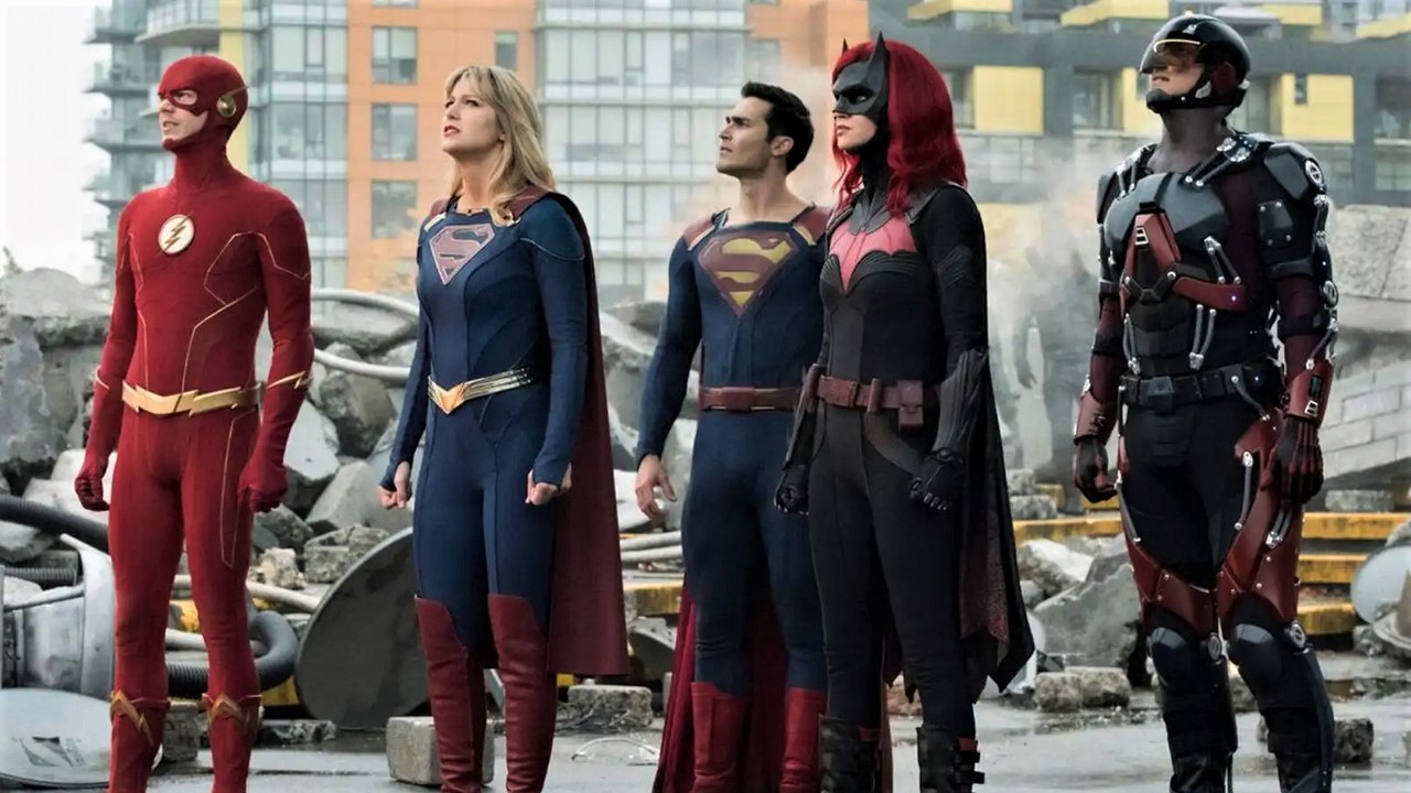 Twórca Arrowverse skarży się, że szefowie DC go nie docenili: „Zmarnowałem swój czas”, źródło grafiki: Crisis on Infinite Earths, Marc Guggenheim, Warner Bros. Television, 2020.