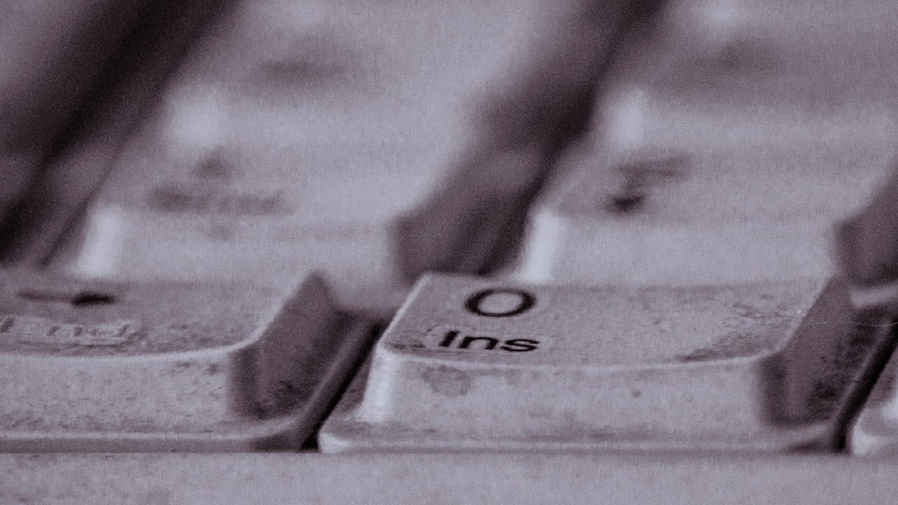 Gracz otworzył gamingowego PC po 6 latach, ten widok przeraża, źródło grafiki: Unsplash | Martin Kníže.
