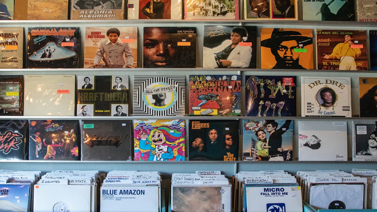 To koniec płyt CD; nie zgadniesz, co ludzie kupują zamiast tego, źródło grafiki: Unsplash | Mick Haupt.