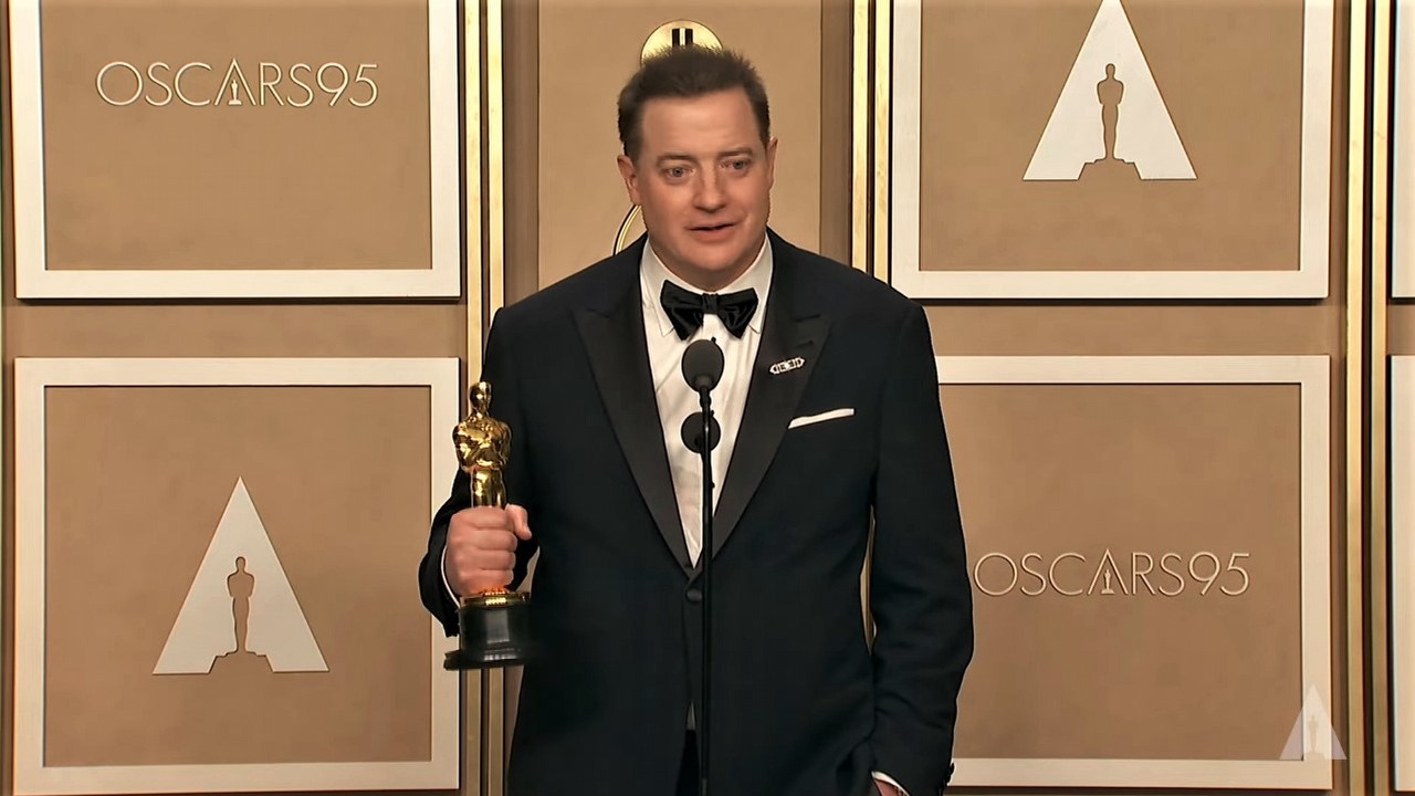 Wielki powrót Brendana Frasera został doceniony; aktor wrócił do domu z Oscarem, źródło grafiki: YouTube, Oscars, 2023.