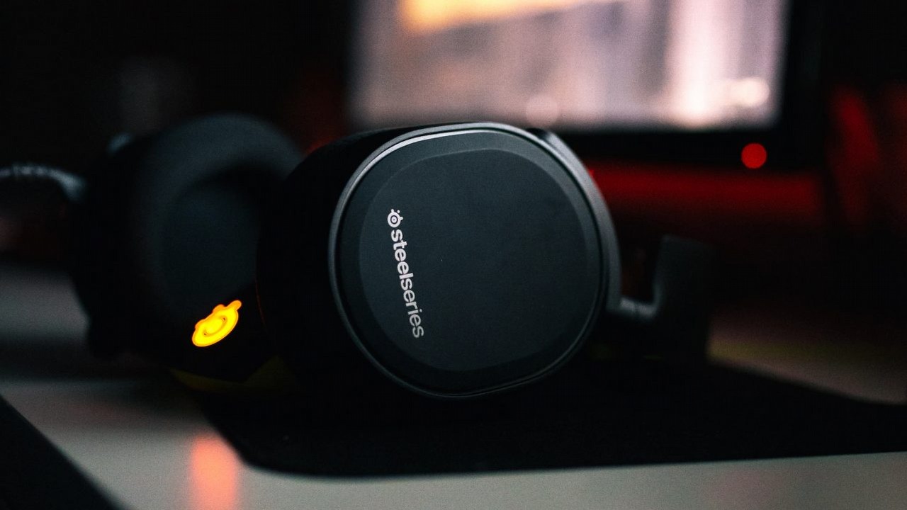Zestaw SteelSeries Arctis Nova 1 z myszką Prime Mini w ciekawej promocji Media Markt, źródło grafiki: Matthew Hamilton; Unsplash.com; 2019.