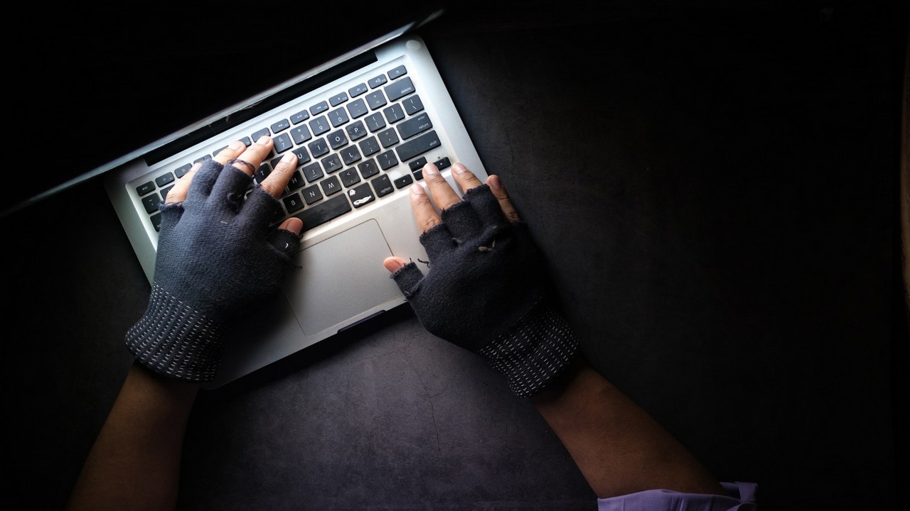 Google ostrzega, smartfony Samsung, Vivo i Pixel z dużą luką bezpieczeństwa, źródło grafiki: Unsplash | Towfiqu barbhuiya.
