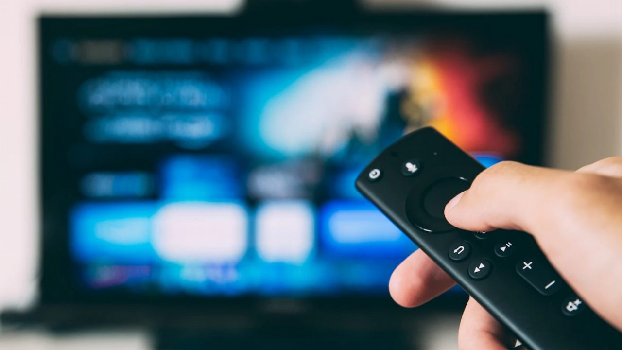 Świetlana przyszłość streamingu w Polsce; serwisy mogą zarobić nawet 2 mld dolarów, źródło grafiki: Glenn Carstens-Peters; Unsplash.com; 2019.