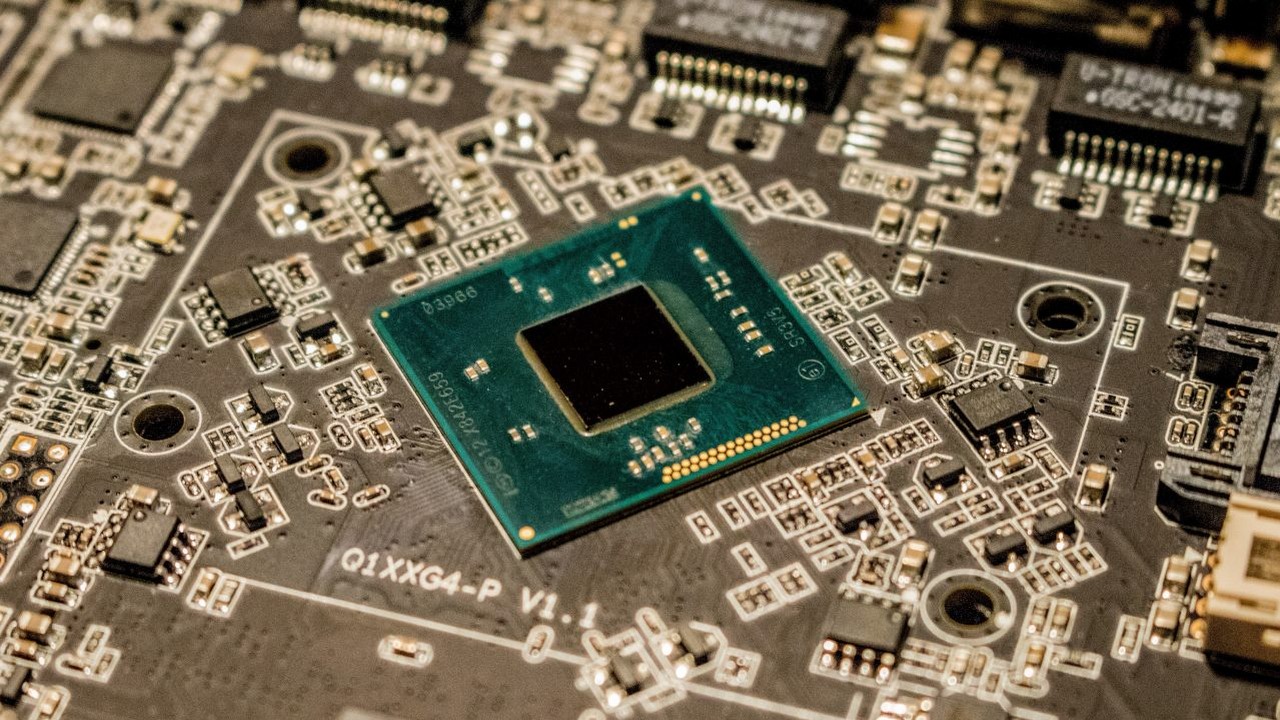 AMD już nie wygrywa z Intelem, źródło grafiki: Pexels | Jeremy Waterhouse..