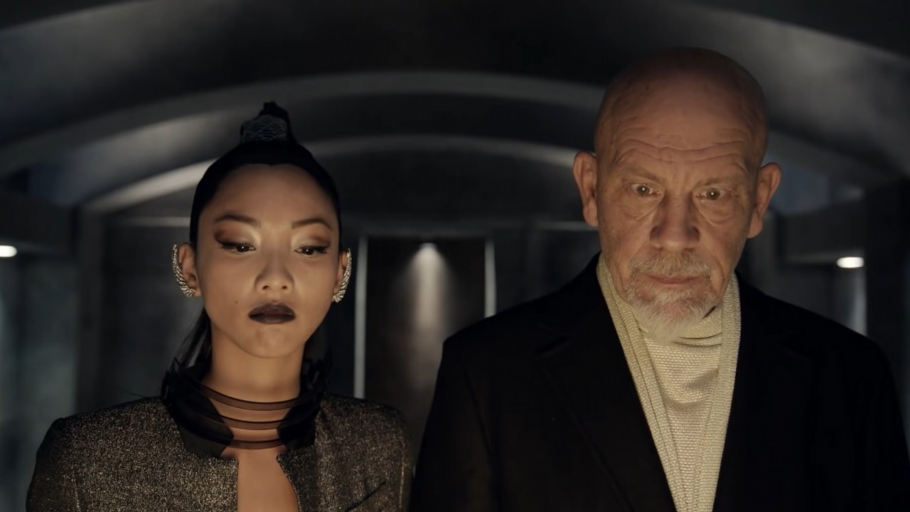 Nie dożyjemy do premiery tego filmu; zamknięto go w sejfie do zakończenia odliczania, źródło grafiki: John Malkovich; YouTube: io9, 2015.