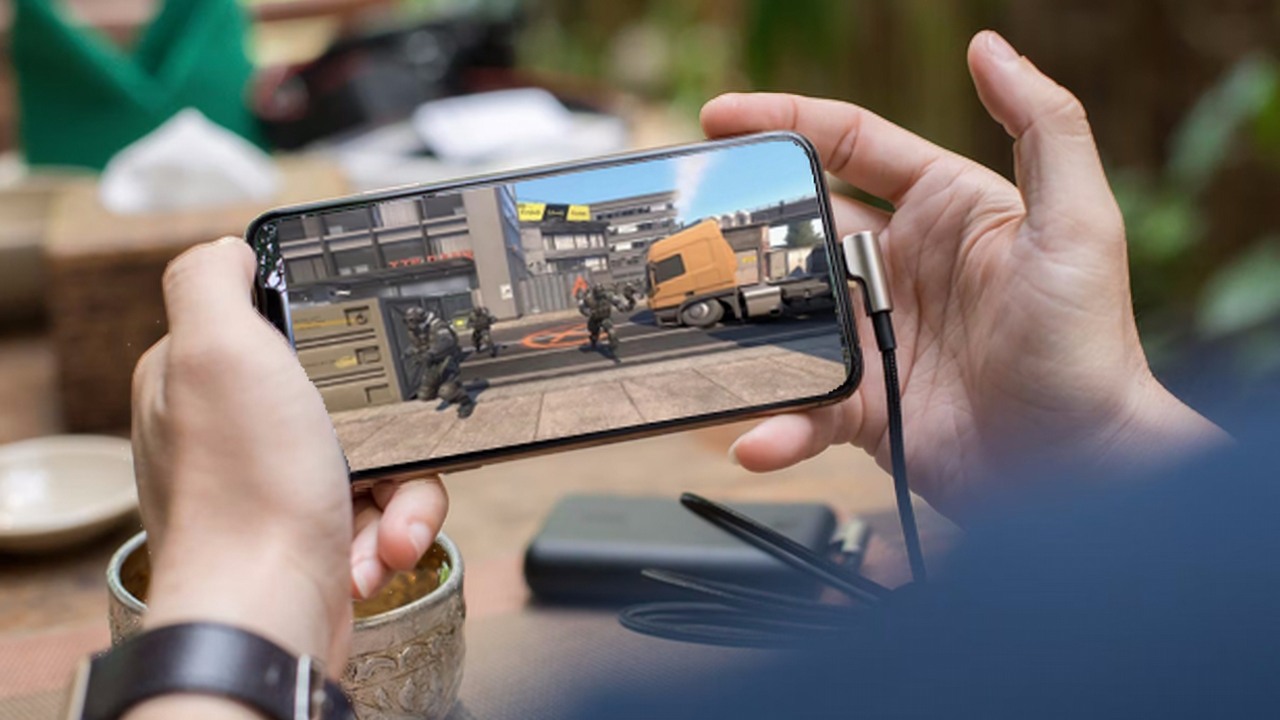 Counter Strike 2 może trafić na telefony, gracze drążą, źródło grafiki: Valve, Unsplash..