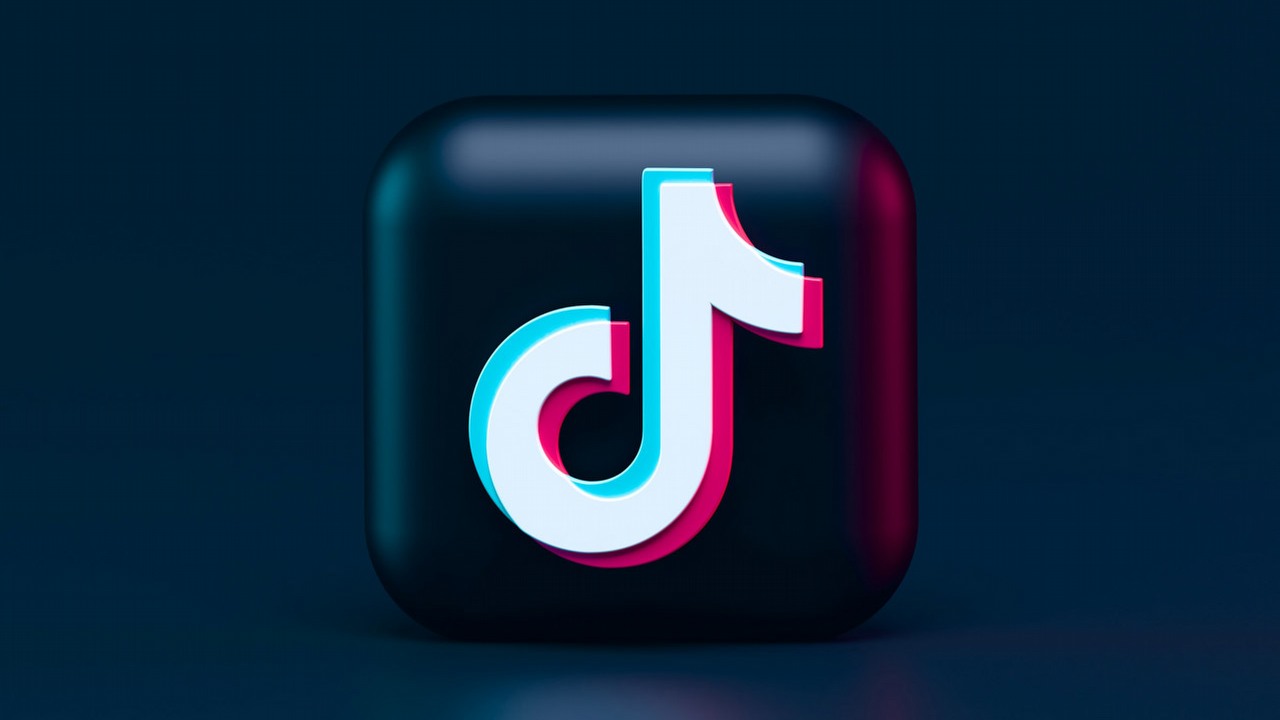 TikTok zagraża dostawom amunicji na Ukrainę, źródło grafiki: Unsplash | Alexander Shatov.