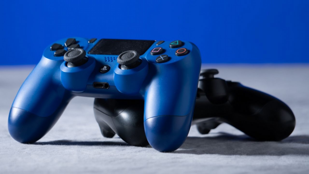 Sony patentuje kontroler, który pozwoli poczuć temperaturę w grze, źródło grafiki: Unsplash | Chris Winchester..