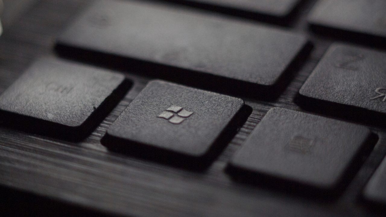 Tym Windows 11 męczy użytkowników, ale można prosto to zmienić, źródło grafiki: Unsplash | Tadas Sar..