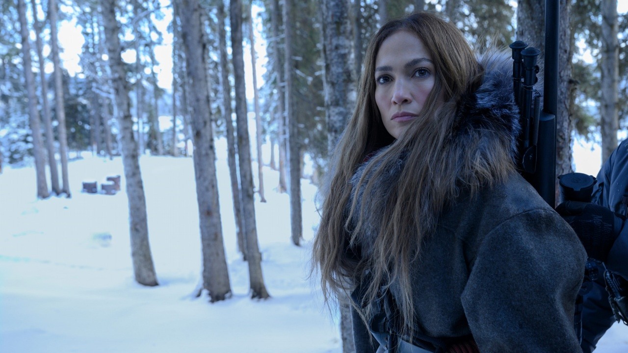 Jennifer Lopez nie zna litości w zwiastunie filmu Netflixa, włącza tryb Johna Wicka, źródło grafiki: Matka; reż. Niki Caro; Netflix; 2023.