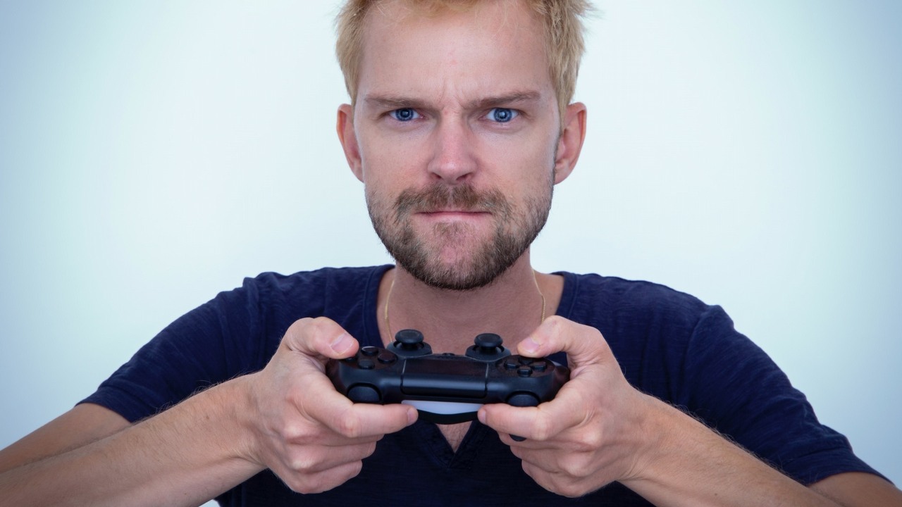 Millenialsi poświęcają graniu w gry masę czasu, zdominowali dzieci i młodzież, źródło grafiki: Unsplash, Sander Sammy.