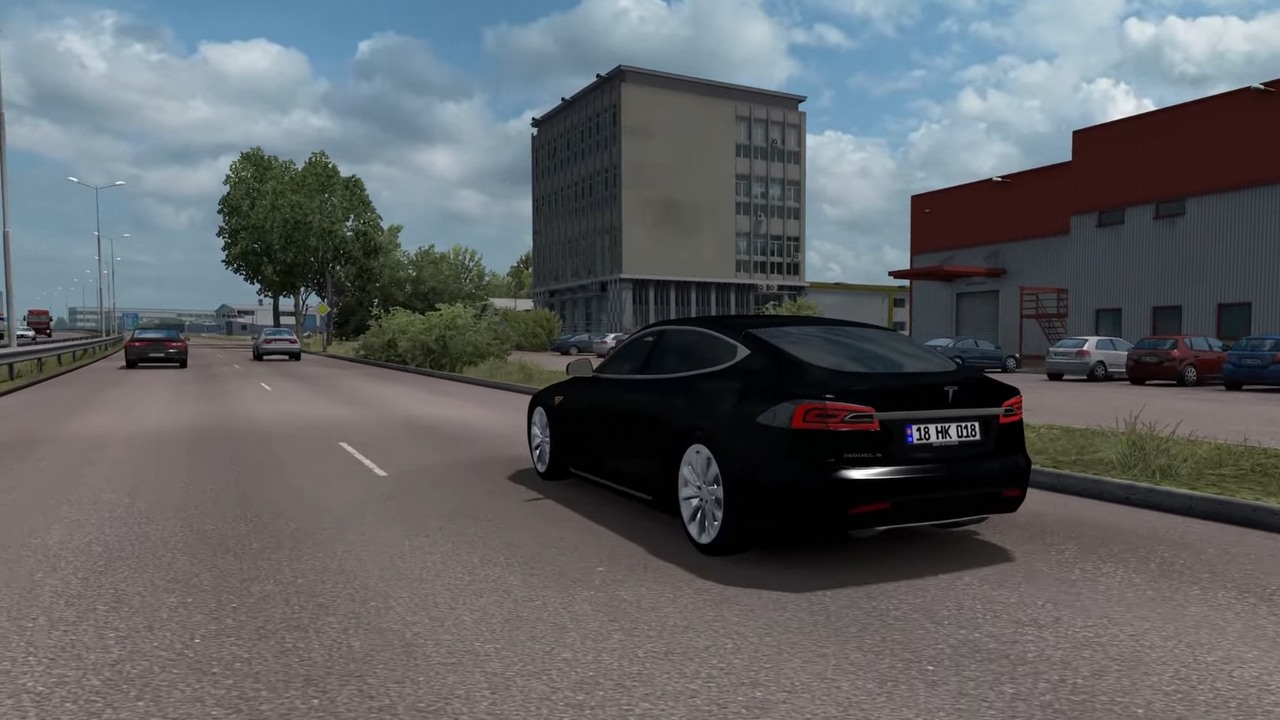 „Skandal” w ETS2, Tesla tankuje paliwo, źródło grafiki: Euro Truck Simulator 2.