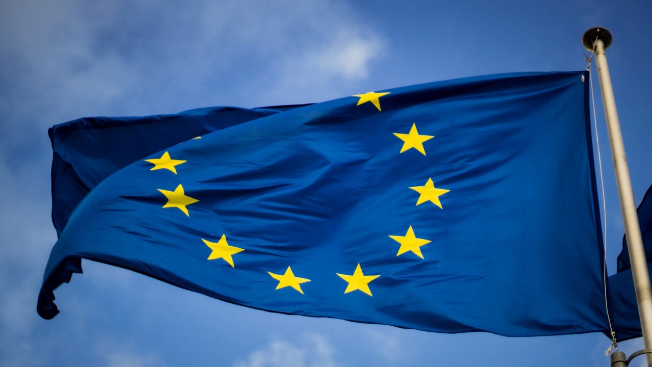 Unia Europejska rozwija produkcję chipów; celem niezależność względem Chin, źródło grafiki: Unsplash | Christian Lue.