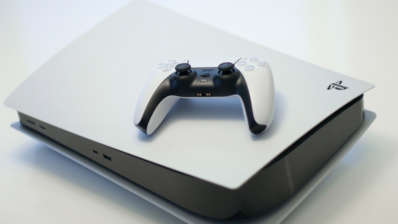 PS5 sprzedaje się lepiej niż PS4; Sony idzie po rekord [Aktualizacja], źródło grafiki: Kerde Severin / Unsplash.