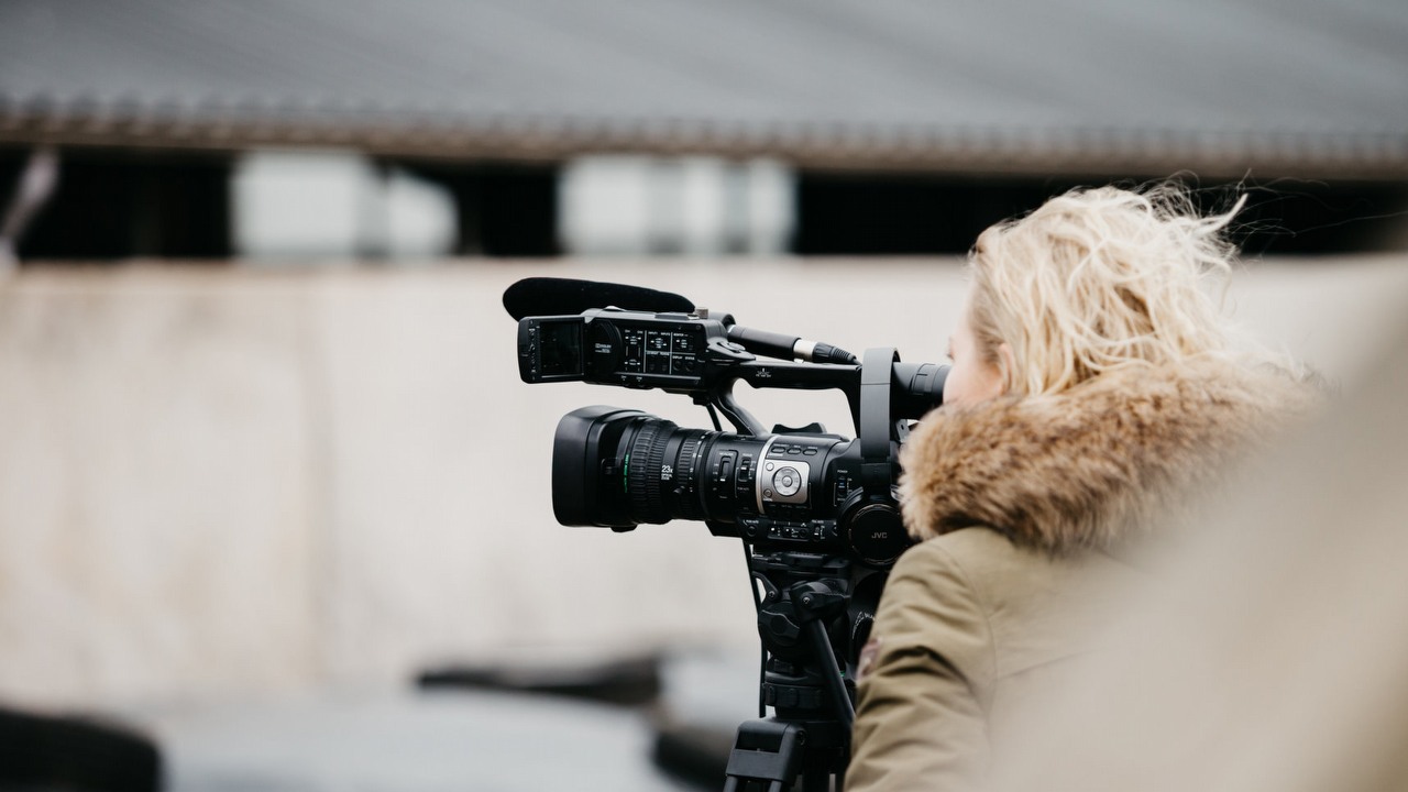 Kobiety chętniej zakładają niezależne media cyfrowe, źródło grafiki: Unsplash | Joppe Spaa.