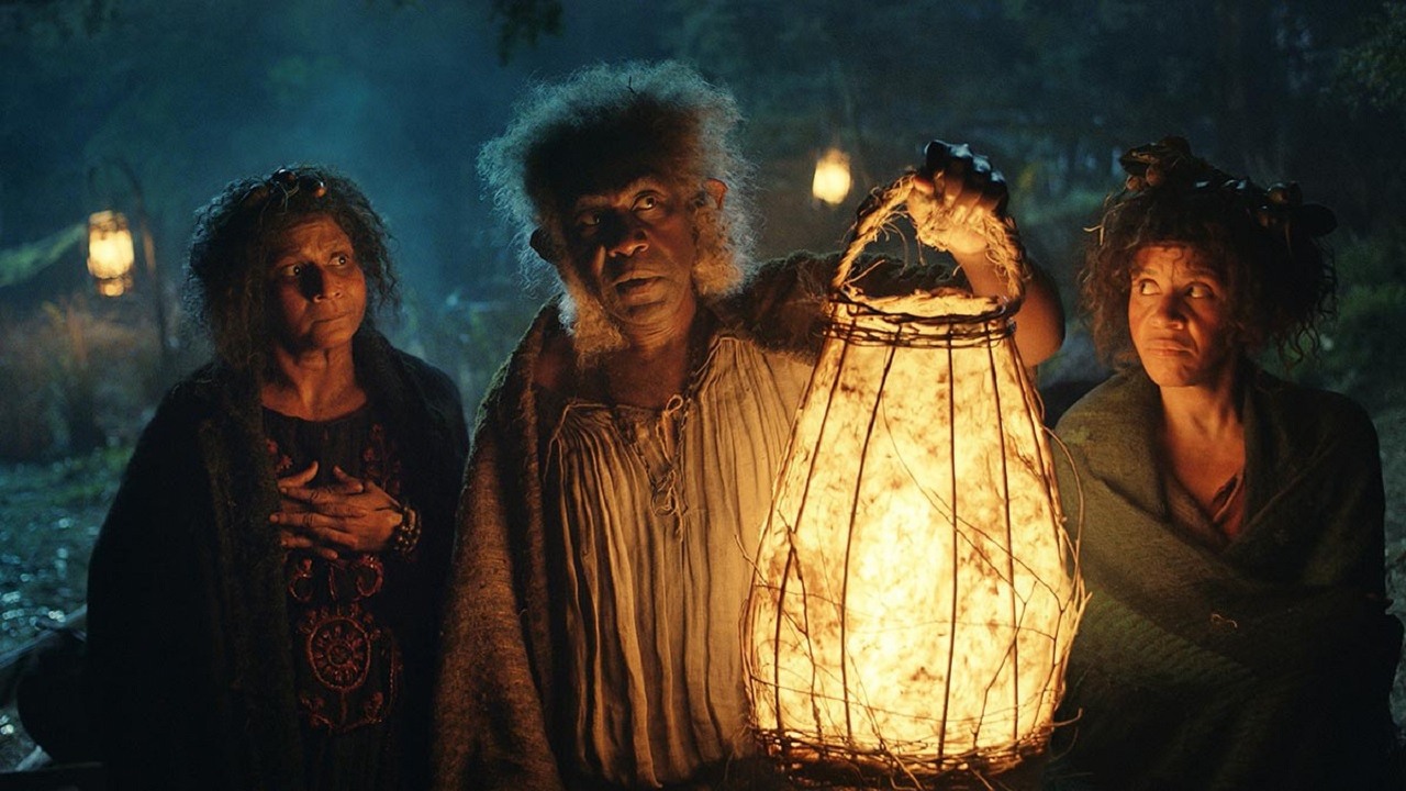 Zdjęcia z planu 2. sezonu Pierścieni Władzy wyjaśniają największy cliffhanger 1. serii, źródło grafiki: Władca Pierścieni: Pierścienie Władzy; J.D. Payne i Patrick McKay; Amazon Studios; 2022.