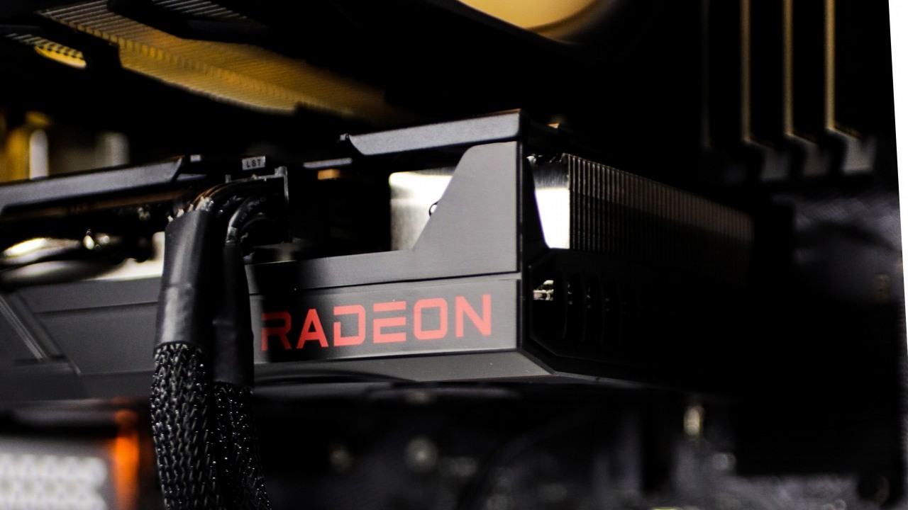 Radeon RX 7600 może być królem średniej półki cenowej - dobra wydajność i niski pobór prądu, źródło grafiki: Abdullah Abid / Unsplash.