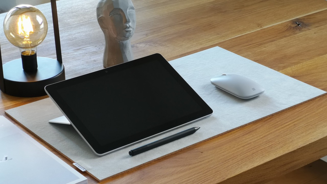 Koniec akcesoriów z logiem Microsoftu; gigant zmienia strategię, źródło grafiki: Unsplash | Workperch.