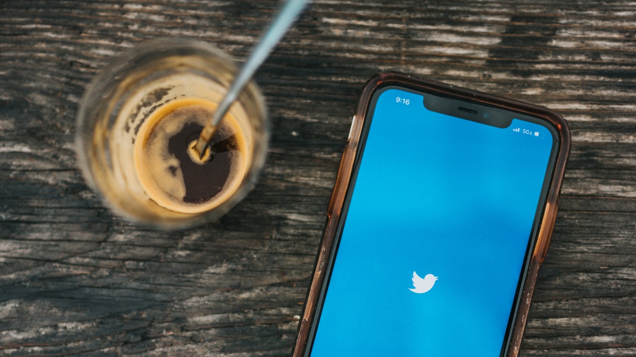 Elon Musk ma nowy pomysł na zarabianie na Twitterze, źródło grafiki: Unsplash | Nathan Dumlao.