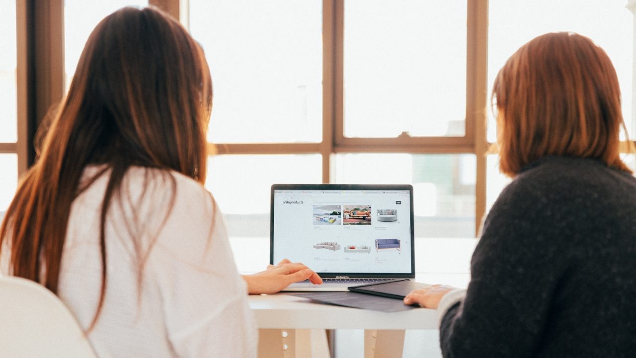 21 godzin rocznie, tyle tracimy na zarządzaniu naszymi hasłami, źródło grafiki: Unsplash | KOBU Agency..