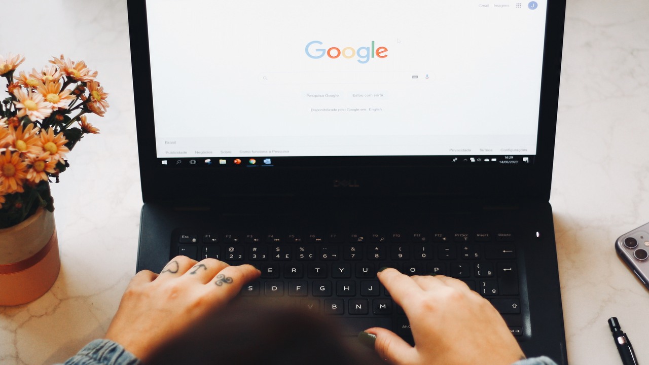 Aktualizacja Windowsa utrudnia przejście na Google Chrome, źródło grafiki: Unsplash | Nathana Rebouças.