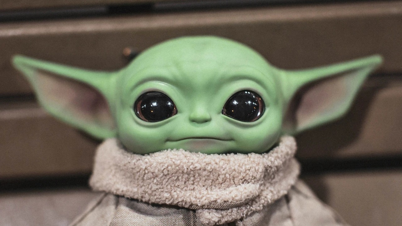 Miecze świetlne i figurki ze Star Wars w wyprzedaży na Amazon.pl, źródło grafiki: Jonathan Cooper; Unsplash.com; 2020.