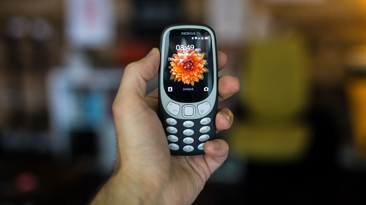 Młodzi kupują „stare” telefony; Nokia ma powody do zadowolenia, źródło grafiki: Unsplash | Isaac Smith.