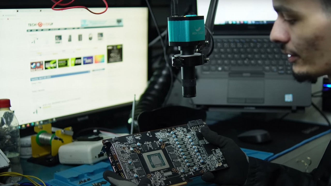 Youtuber podwoił rozmiar pamięci Radeona RX 5600 XT, źródło grafiki: YouTube/Paulo Gomes.