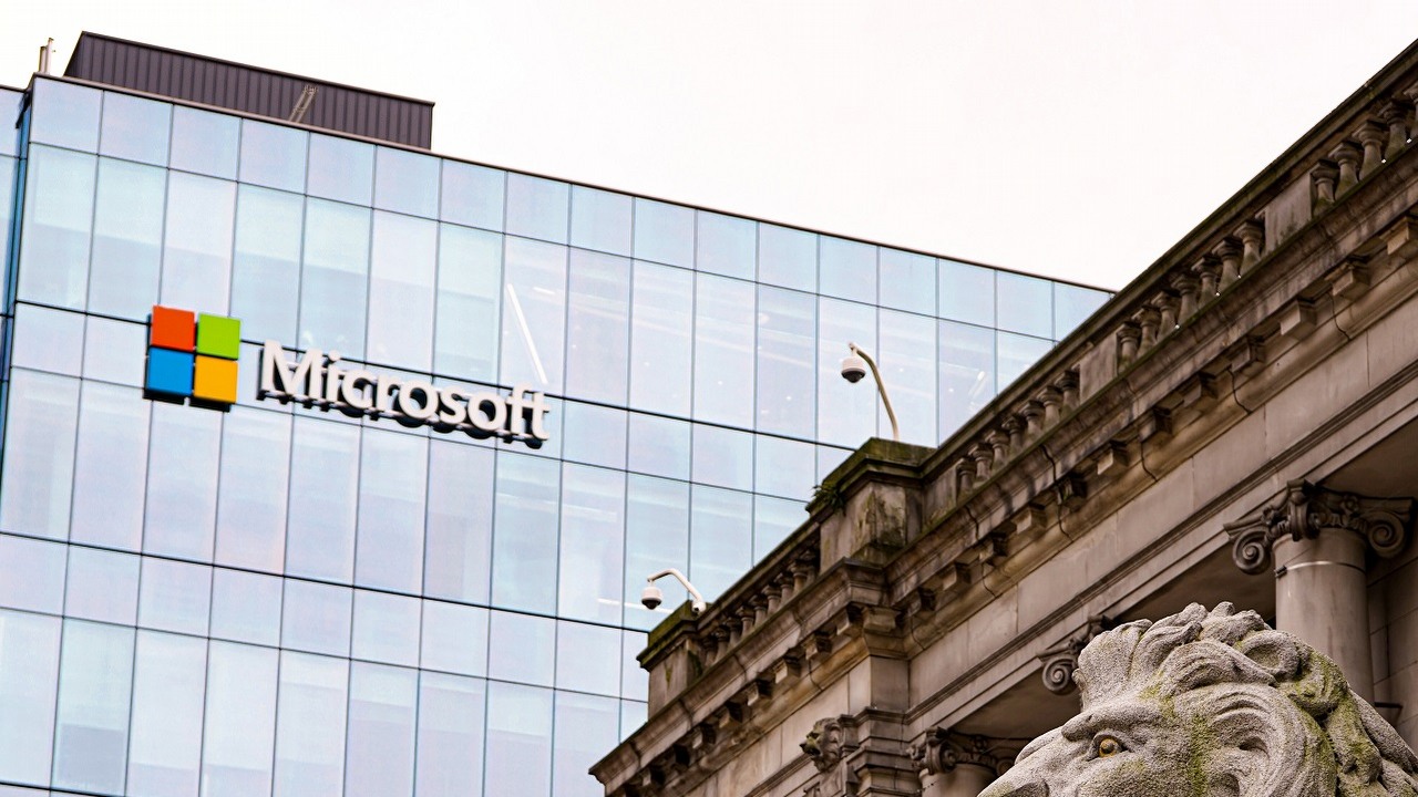 Microsoft i AMD mają połączyć siły w walce z Nvidią o rynek AI, źródło grafiki: M Rezaie.