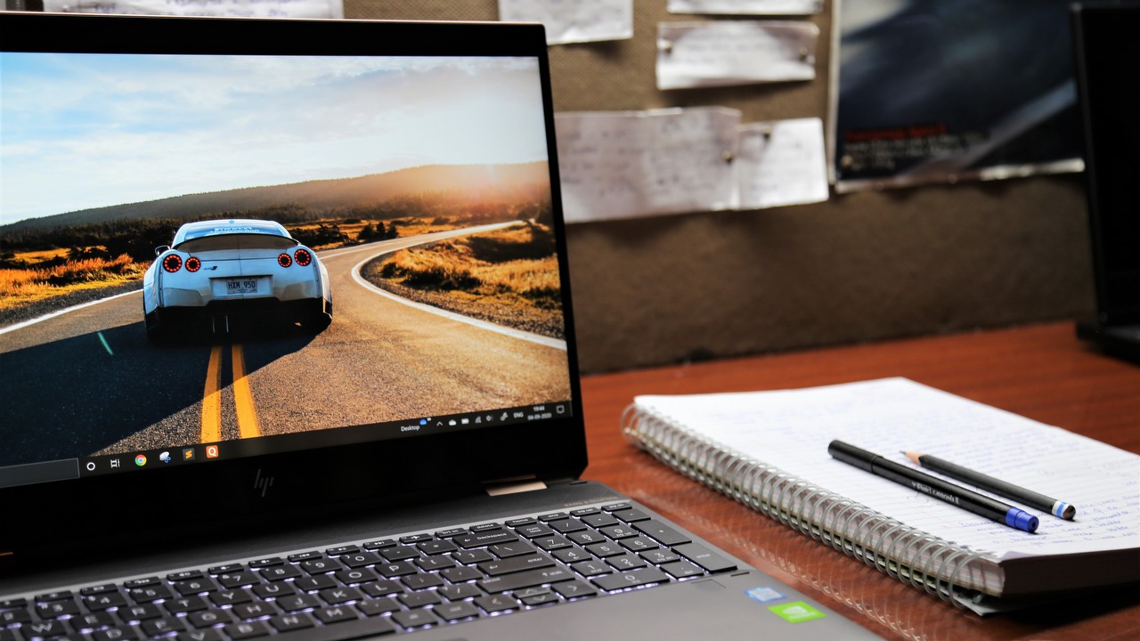 Microsoft może dodać jeszcze więcej reklam do Windowsa 11, źródło grafiki: Unsplash | Vinayak Sharma.