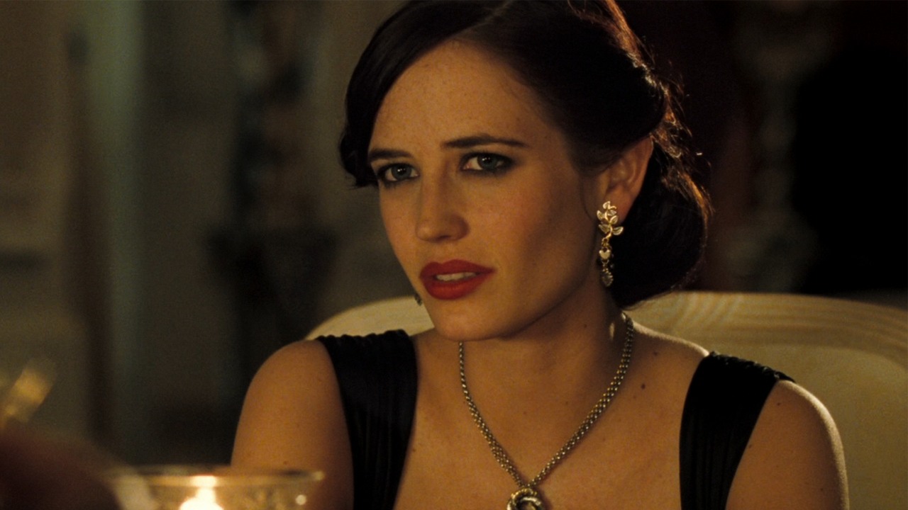 Ten film mógł zniszczyć karierę Evy Green, ale po batalii sądowej przyniósł jej mln dolarów, źródło grafiki: Casino Royale; reż. Martin Campbell; Columbia Pictures; 2006.