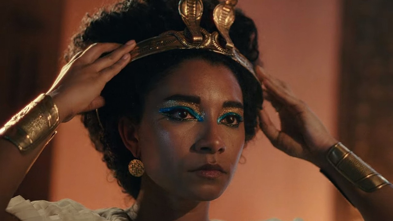 Dziś premiera kontrowersyjnego dokumentu o Kleopatrze na Netflixie, źródło grafiki: Królowa Kleopatra, Tina Gharavi, Netflix, 2023.