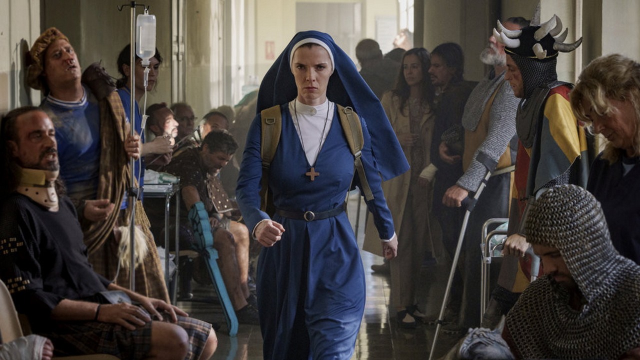 Czy Pani Davis ma szansę na 2. sezon? Do Emmy zgłoszono ją jako serial limitowany, źródło grafiki: Źródło fot. Pani Davis, Tara Hernandez i Damon Lindelof, Warner Bros. Television i White Rabbit Productions, 2023.