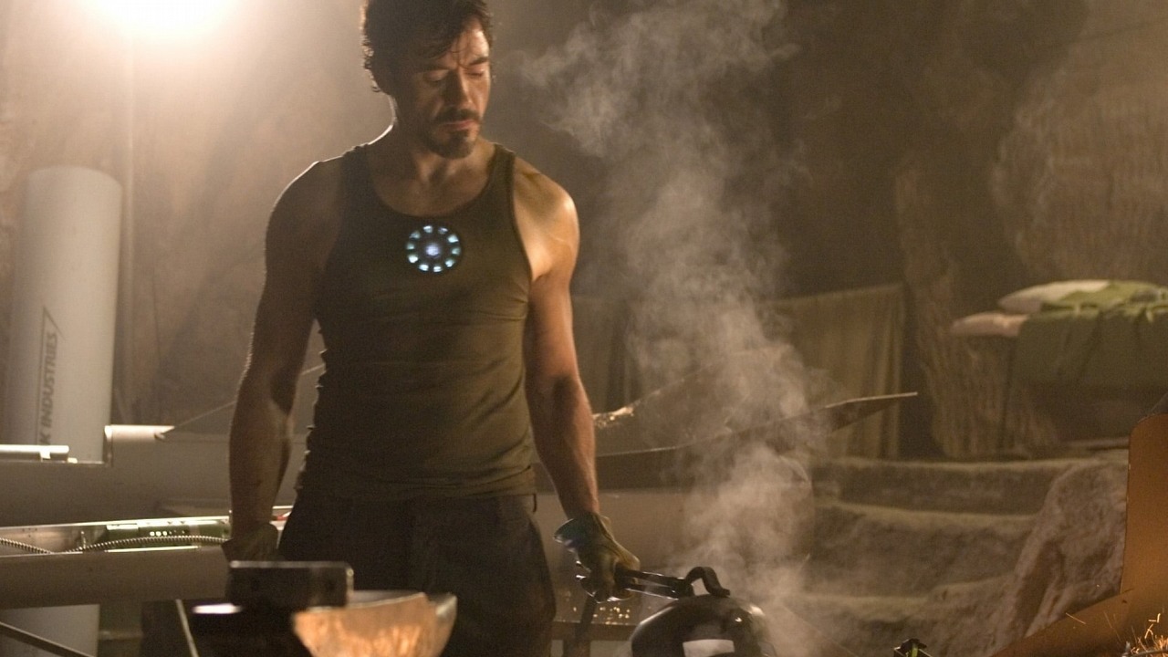 Prezes Marvel Studios nie chciał udostępnić „żenującej” sceny z Robertem Downeyem Jr, źródło grafiki: Iron Man; reż. Jon Favreau; Paramount Pictures; 2008.