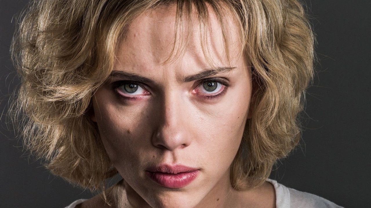 Scarlett Johansson zwątpiła w siebie po tym, jak straciła rolę na rzecz Sandry Bullock, źródło grafiki: Lucy, Luc Besson, Canal+ France, 2014..