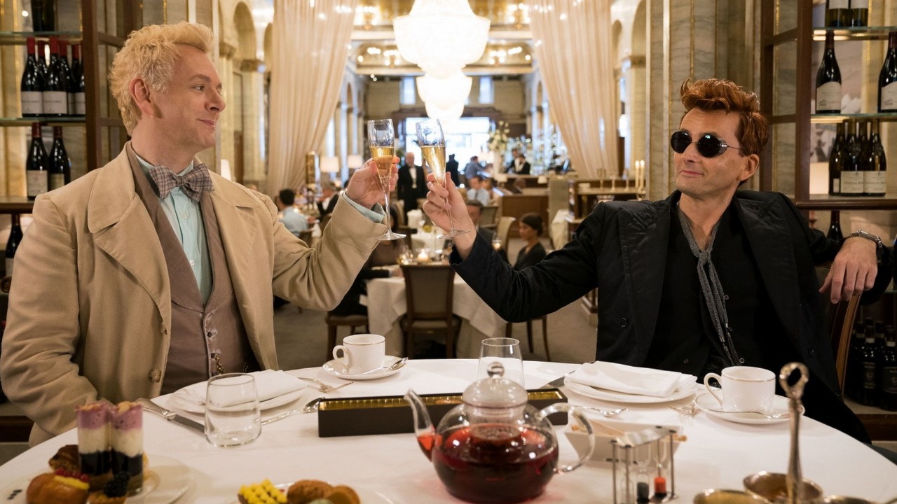 Po 4 latach Amazon wreszcie ogłosił datę premiery 2. sezonu apokaliptycznej serii fantasy, źródło grafiki: Dobry omen, Neil Gaiman, Amazon Studios i BBC Studios, 2019.